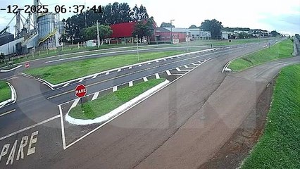 Câmera flagra como ocorreu acidente na BR-277, em Santa Tereza do Oeste