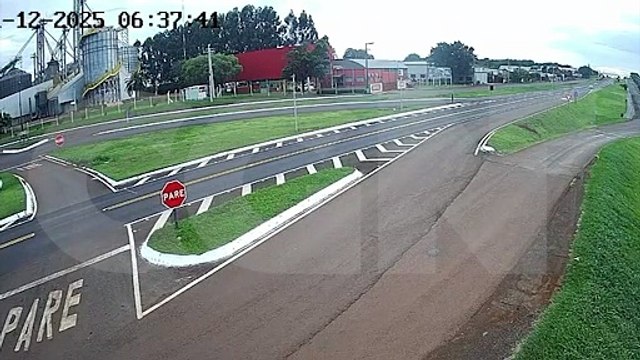 Câmera flagra como ocorreu acidente na BR-277, em Santa Tereza do Oeste