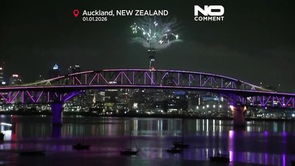 Nueva Zelanda da la bienvenida a 2026 con los fuegos artificiales en la Sky Tower de Auckland