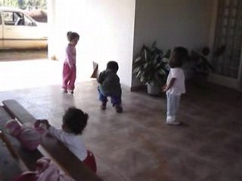 DK dançando