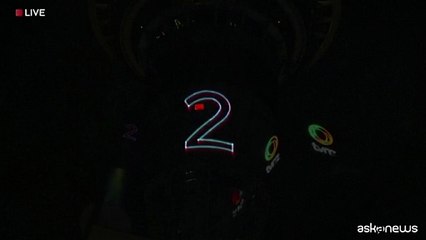 Fuochi d'artificio sulla Sky Tower: la Nuova Zelanda accoglie il 2026