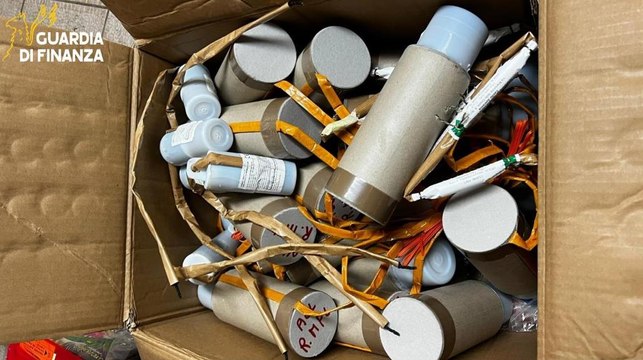 Mondragone, doppio colpo ai botti illegali: sequestrate oltre due tonnellate (31.12.25)