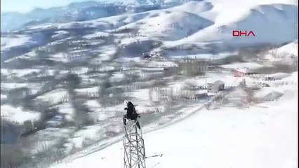 Metrelerce yüksekte çalışıyorlar! Dondurucu soğukta kesintisiz mesai