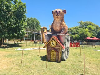 Los muñecos que despiden el año en La Plata