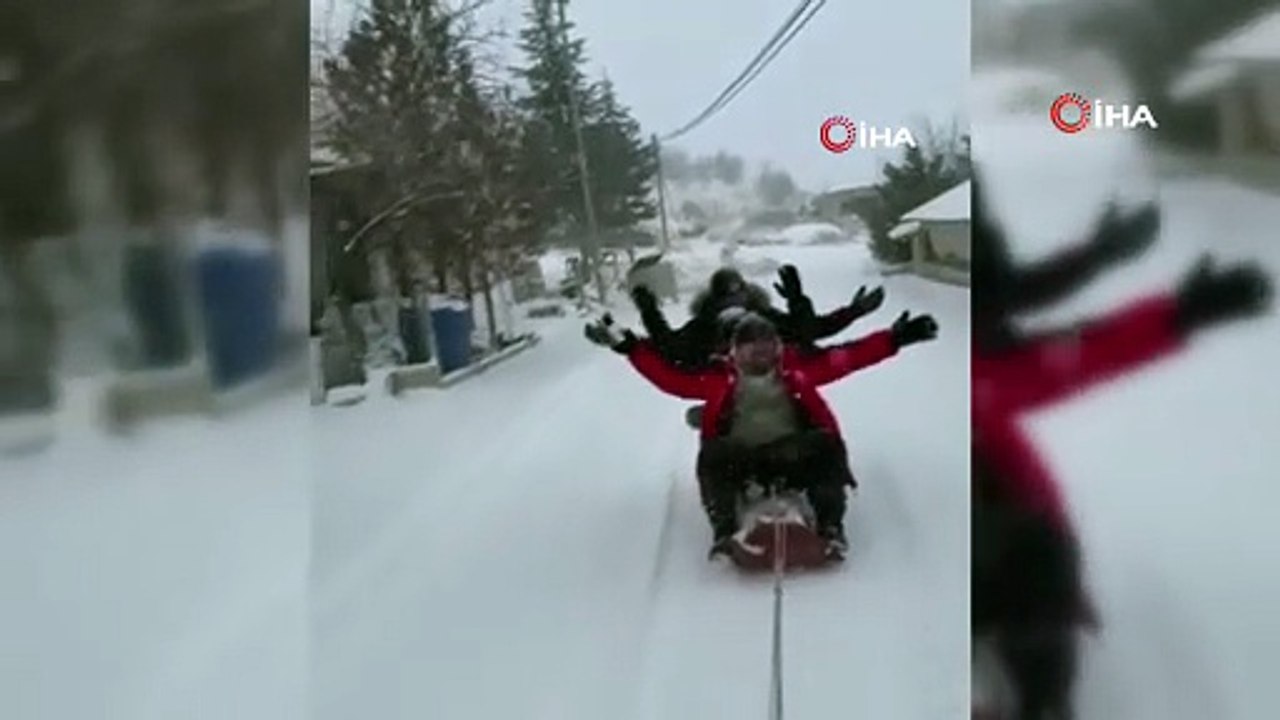 Traktör arkasında kar keyfi!