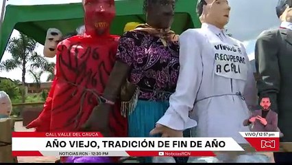 Así se vive la tradición del año viejo en las calles del barrio El Piloto, en Cali
