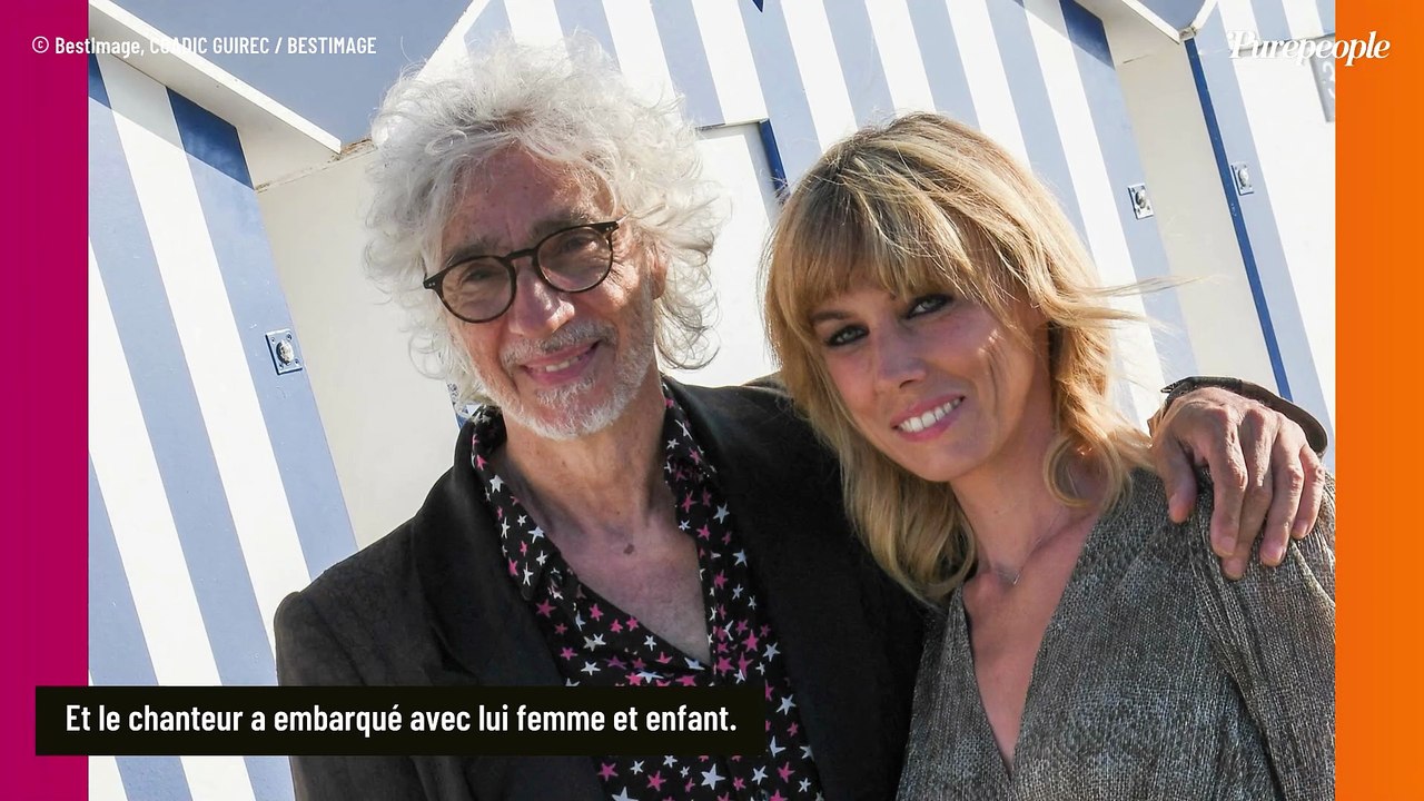 Louis Bertignac s'est exilé à 9000 km de la France avec sa femme Laëtitia, 34 ans sa cadette et leur jeune fils de 8 ans