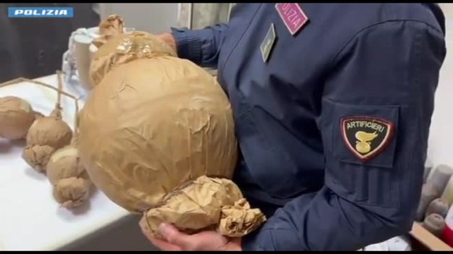 Polizia sequestra super bomba di 11,5 chili per botti di Capodanno