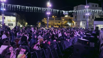 Capodanno a Castelsardo, la festa entra nel vivo: al via il djset per scaldare la piazza