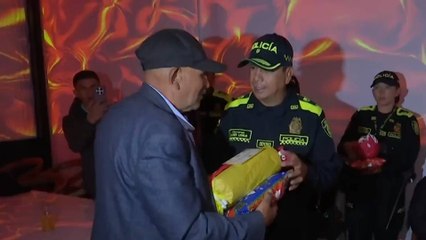 Ocho adultos mayores de Motavita celebran año nuevo anticipado gracias a la Policía y varios emprendedores
