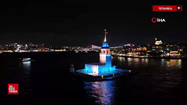 Üsküdar Kız Kulesi’nde yılbaşına özel ışık şovu mest etti