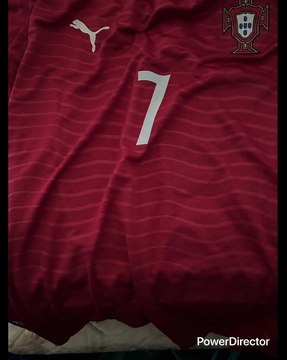 MI HNO A MI CHIQUILLA YA NO LLORES ESTA ABAJO DEL COLCHÓN LA INDUMENTARIA DE CRISTIANO RONALDO SOLO TE HICE UNS JUGARRETA BROMA YO SE QUE MESSI NO TE GUSTA NI AGUANTAS NADA MI HERMANO A MI LO A LA OTRA ME DA UN INFARTO SON CULPABLES DE QUE ME VAYA MORIR