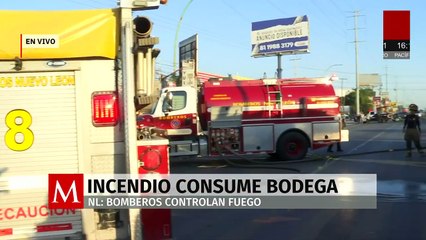En Nuevo León, incendio consume una bodega; bomberos tratan de controlar el fuego