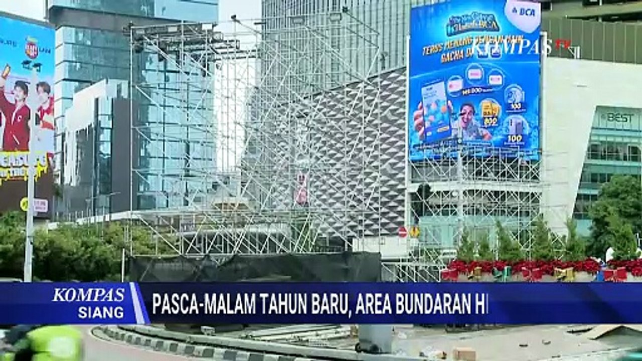 Usai Kemeriahan Perayaan Malam Tahun Baru, Area Bundaran HI Dibersihkan | KOMPAS SIANG
