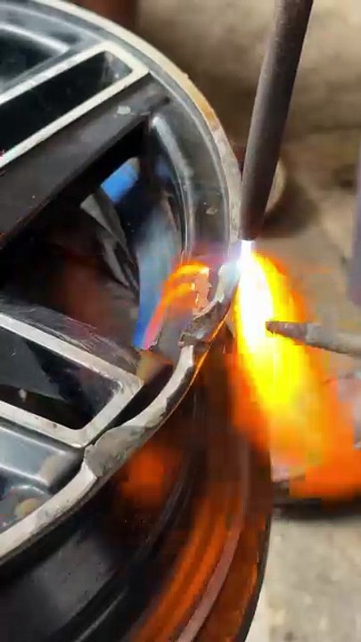 Alloy Wheel Missing Chunk Rebuild with Precision Welding #themechanicworld