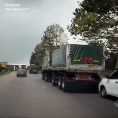 พี่ใหญ่ไม่หลบ กระบะตู้ทึบขับจี้ท้ายกดดัน ตามติดจนแทบจะรวมร่าง