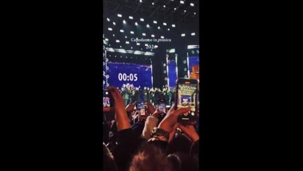 Capodanno 2026 a Bari, il countdown di Federica Panicucci e Fabio Rovazzi dal palco di piazza della Libertà