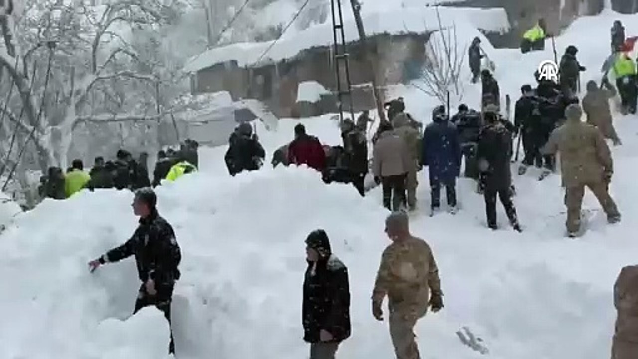 Van'da çığ düştü: 1 kişi kayıp, 22 ev boşaltıldı