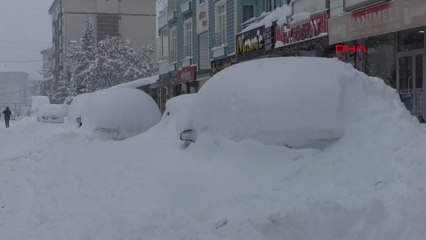 Van'da kardan 671 yerleşim yerinin yolu ulaşıma kapandı