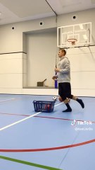 Kroos revienta TikTok junto a su hijo con este ejercicio de técnica: más de 2 millones de visitas