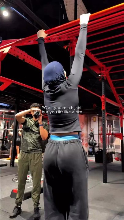 Being hijabi doesn’t mean you’re invisible, btw every bro there was shocked I could bench hahaha 😂
