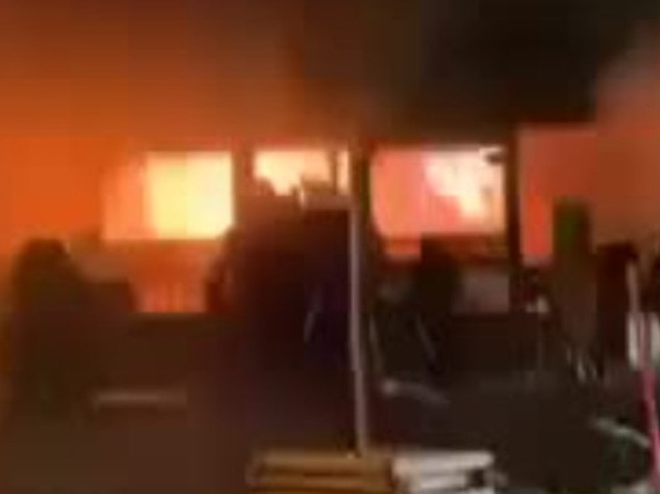 Schweiz: Dutzende Tote nach Feuer in Bar in Skiort