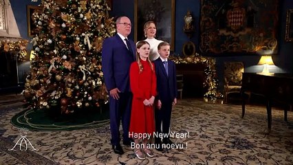 Los príncipes de Mónaco felicitan el año nuevo junto a sus hijos