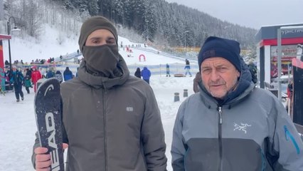 A Bukovel gli ucraini provano a dimenticare la guerra: «Tra gli sciatori anche i soldati rimasti feriti al fronte in cerca di un po' di riposo»