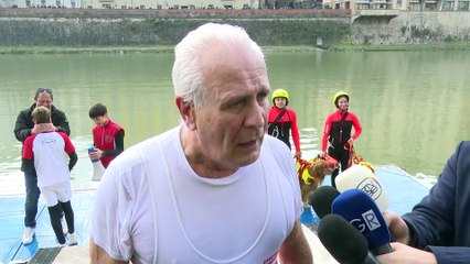 Firenze, 2026: il tradizionale tuffo in Arno del presidente Giani