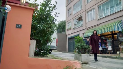 Zeynep, Berrak'a kafa tutuyor! Güller ve Günahlar Özel Klip