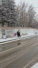 Türk bayrağını gören minikten yürek ısıtan görüntü: Hainler belki biraz utanır