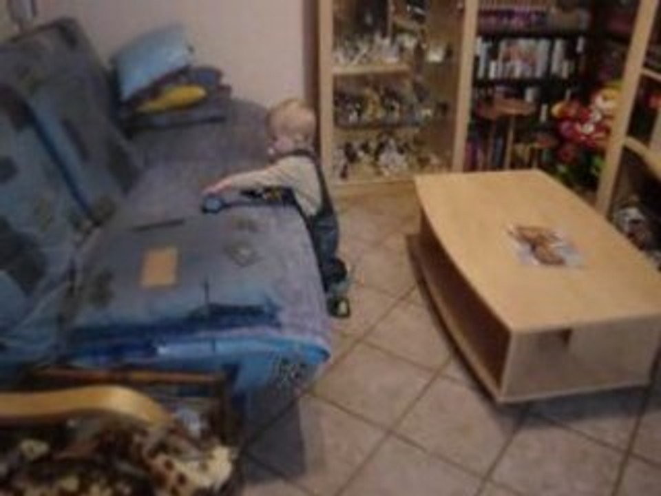 Je marche tout seul et je joue