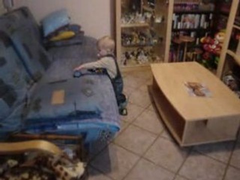 Je marche tout seul et je joue