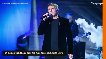 Voyage en famille pour Julien Clerc, sur un autre continent : son fils Léonard organise une surprise à laquelle le chanteur ne s'attendait pas