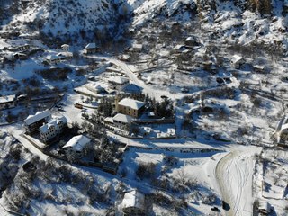 Kartpostallık manzara: Gümüşhane'nin tarihi mahallesi beyaza büründü