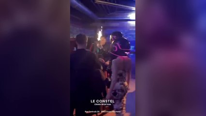 Ecco come mettevano le candele sulle bottiglie di Champagne al bar Le Constellation di Crans Montana