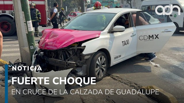 Choque entre taxi y auto particular colapsa cruce en Calzada de Guadalupe