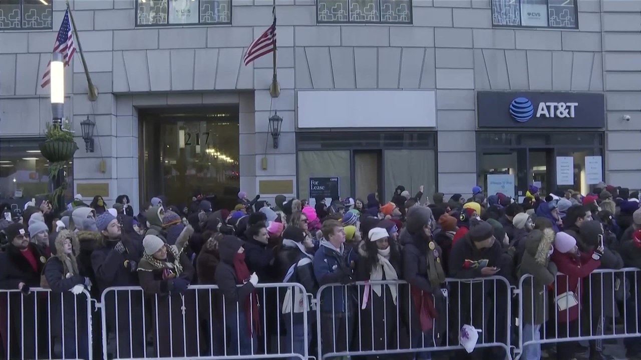 “A New Chapter”: Crowds Praise Mamdani as He Takes Office in NYC