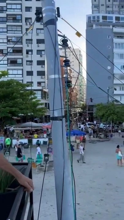 Confusão na Praia Central de Balneário Camboriú termina com três esfaqueados e um preso