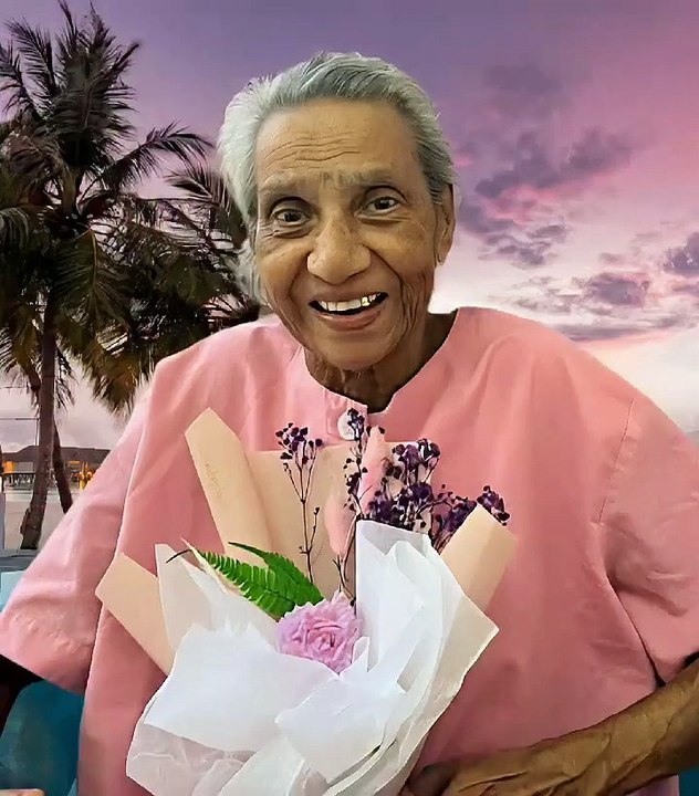 எனது பெரியம்மா சிங்கப்பூர் ஆங்கில புத்தாண்டு வாழ்த்துக்கள்