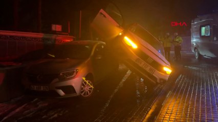 Kayan otomobil park halindeki bir başka otomobilin üzerine çıktı