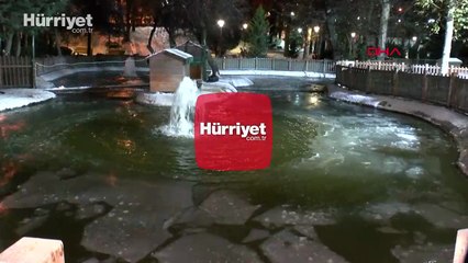 Ankara'nın simgelerinden Kuğulu Park'taki havuz buz tuttu