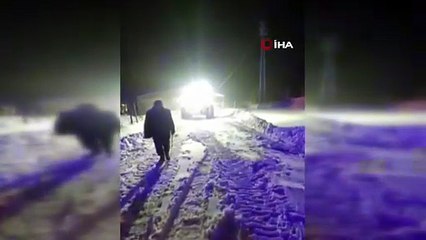 Diyarbakır’da sağlık ekipleri greyderle minik hastaya ulaştı