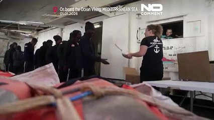 ناجون أنقذتهم منظمة إس أو إس المتوسط يستقبلون العام الجديد بوجبة ساخنة