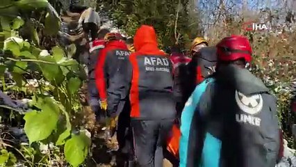 Karlı havada kahreden ölüm! atletli halde, otomobilden 10 metre uzaklıkta bulundu
