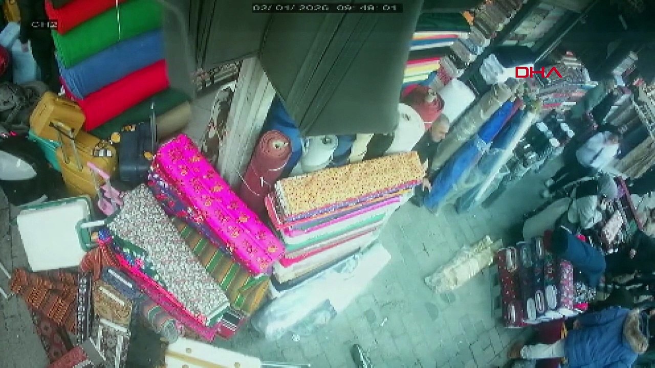 Fren yerine gaza bastı! 4 kişi yaralandı, kaza anı saniye saniye kaydedildi