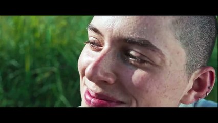 Filme Completo Ex-agente dos EUA fica presa com zumbis em uma ilha - Melhor Filme de Terror Dublado