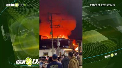 Voraz incendio en San Antonio de Pereira habría sido causado por un globo de mecha