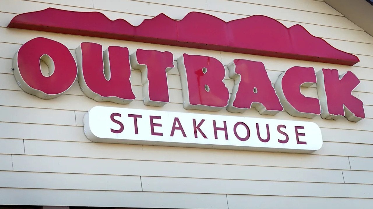 Outback Steakhouse Owner Permanently Shuts Down Locations In 8 States After $3M ‘Turnaround Plan’