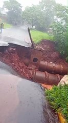 Chuva intensa já provoca grandes estragos e interdita trechos em Umuarama